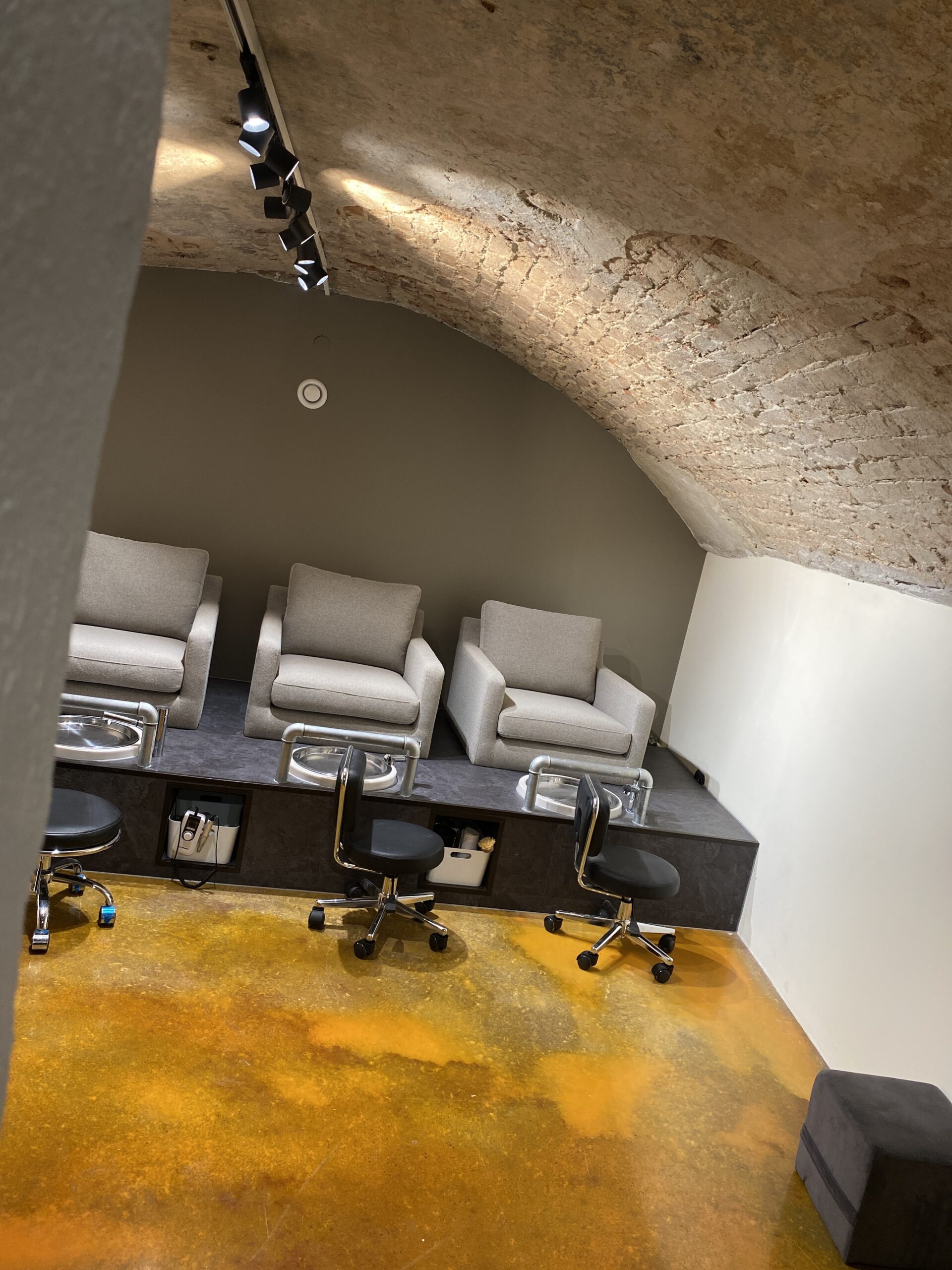 Studio 21 Nails & Lashes